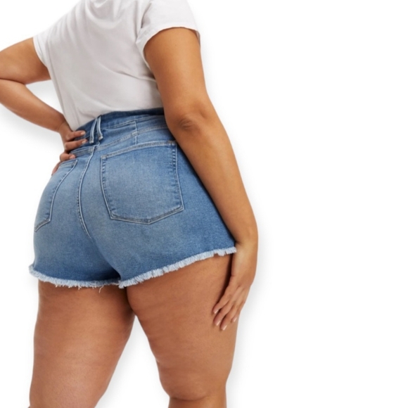 Good American Plus Size Good Curve Denim Shorts - Picture 5 of 14